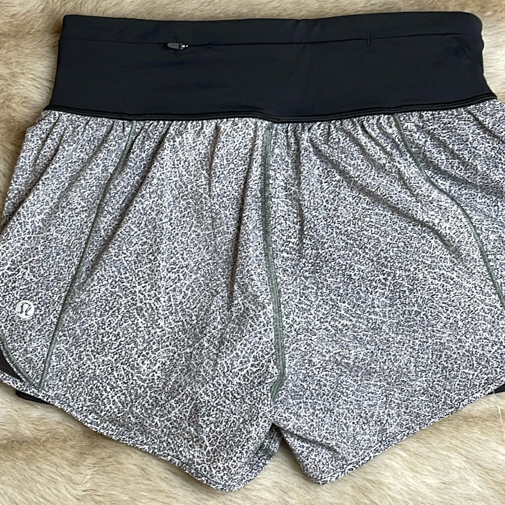Lululemon athletic shorts size 4, black and gray